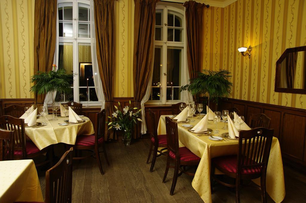 Pensjonat - Restauracja Zolty Domek シュチェチネク エクステリア 写真